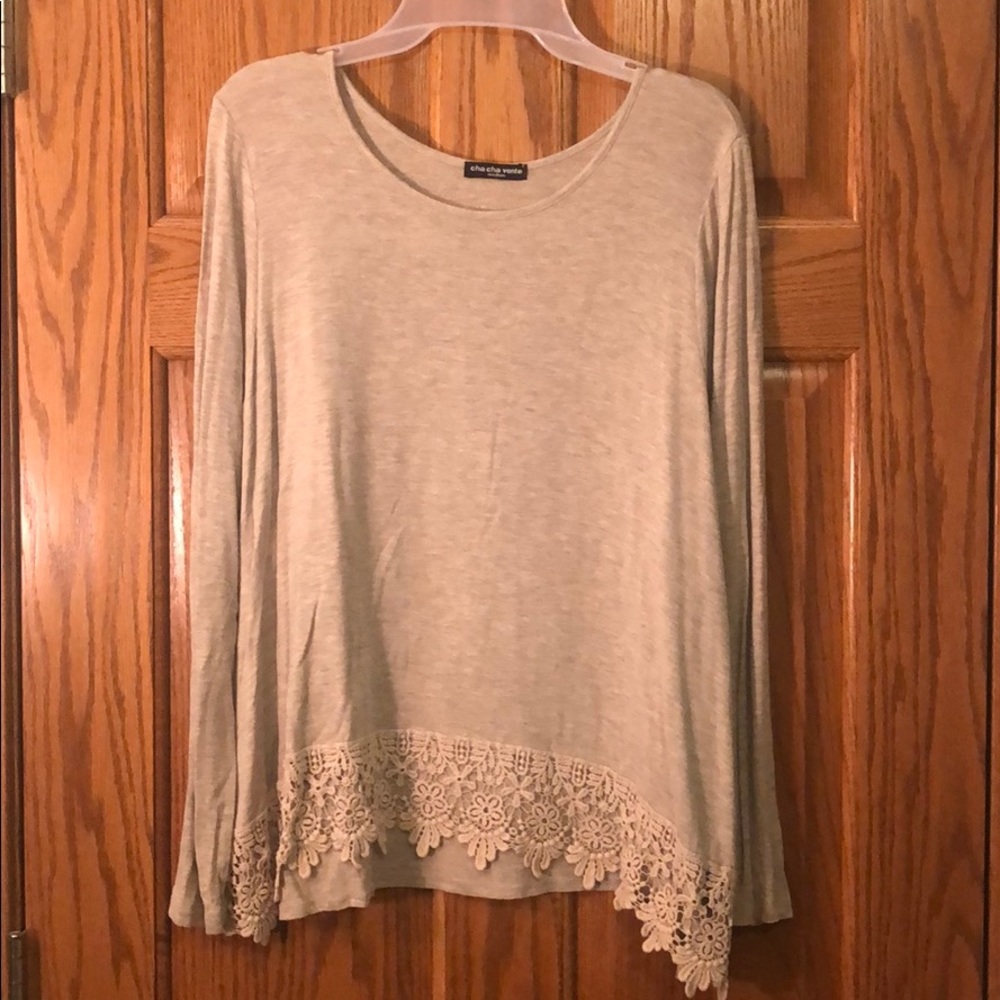 Women’s cute lacy long-sleeve shirt
